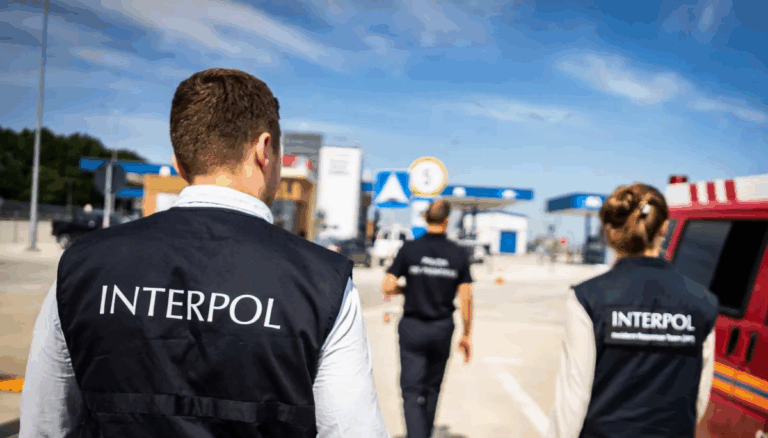 Arrestan a mujer por fraude matrimonial tras operativo liderado por INTERPOL en Puerto Rico