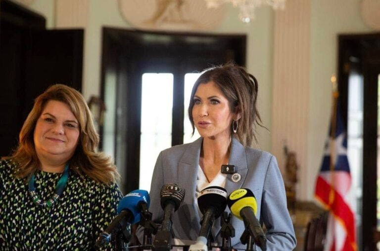 Gobierno exhorta a mantener la calma y reportar amenazas tras reunión con Seguridad Nacional
