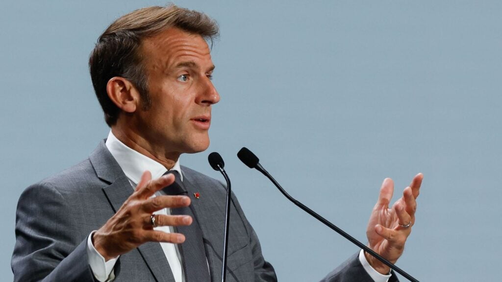 Macron critica el “chantaje” de las guerras comerciales y pide una reforma global del comercio
