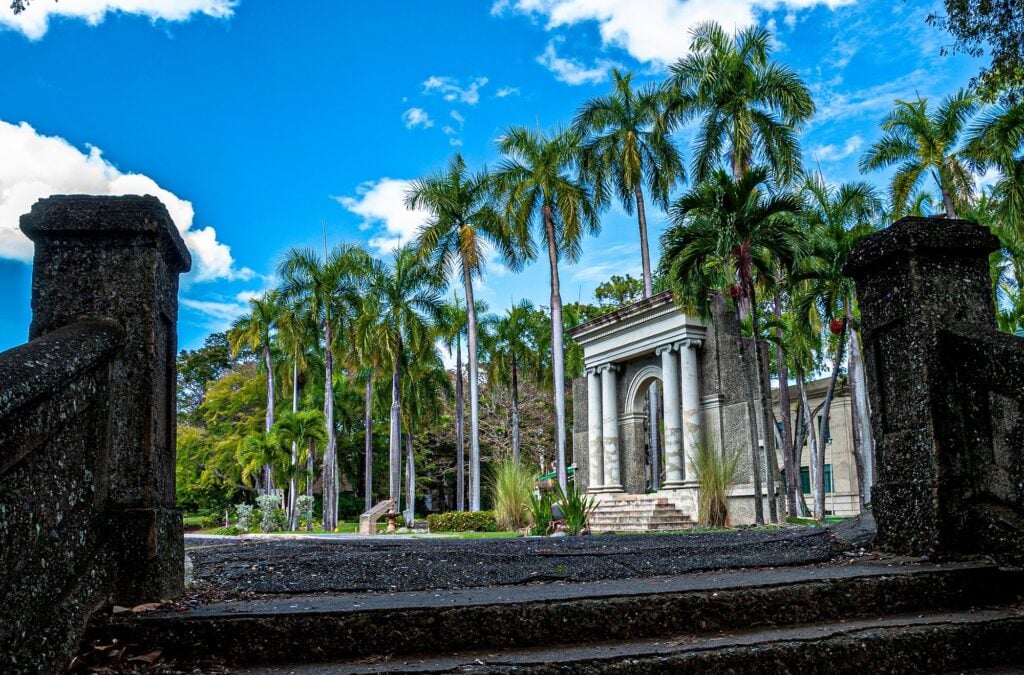 Contraloría detecta deficiencias y conflicto de interés en la UPR de Mayagüez