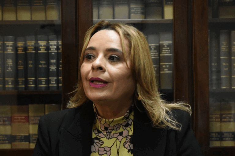 Truena el Colegio de Abogados ante entrega de datos de inmigrantes por parte del gobierno