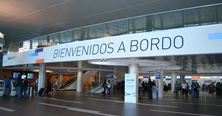Aeropuerto LMM reporta cancelaciones de vuelos tras paso de Erin por el Caribe