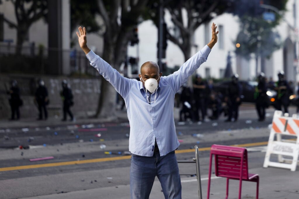 Trump ordena mano dura en Los Ángeles y califica la ciudad como «invadida por inmigrantes»