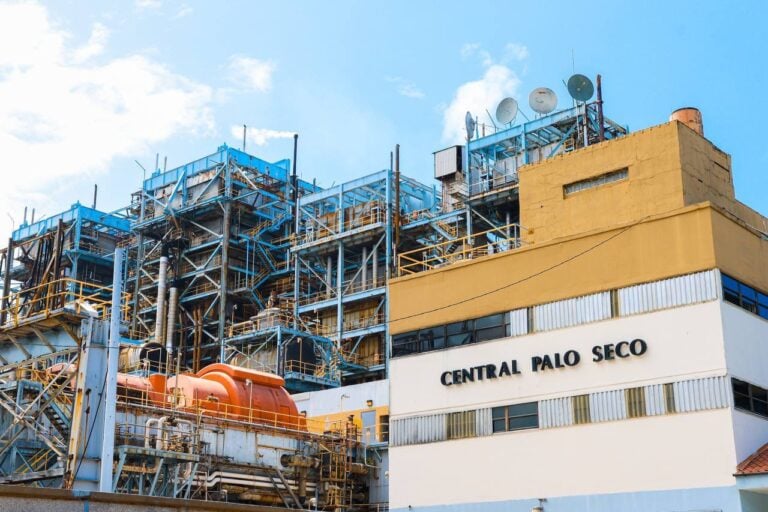 Gobernadora rechaza aumento en tarifa de energía