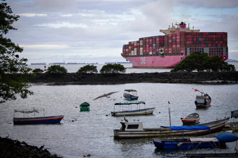 Panamá descarta trato preferencial: buques de EE.UU. también deben pagar por cruzar el Canal