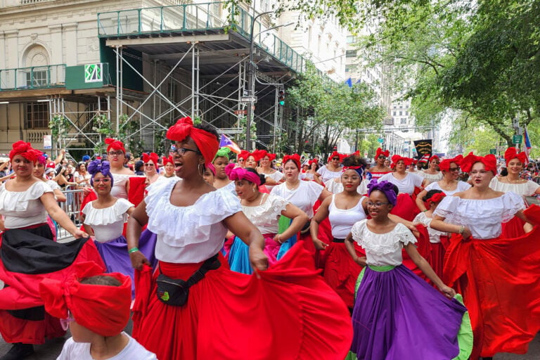 La Quinta Avenida se tiñe de orgullo boricua en el Desfile Nacional Puertorriqueño de Nueva York