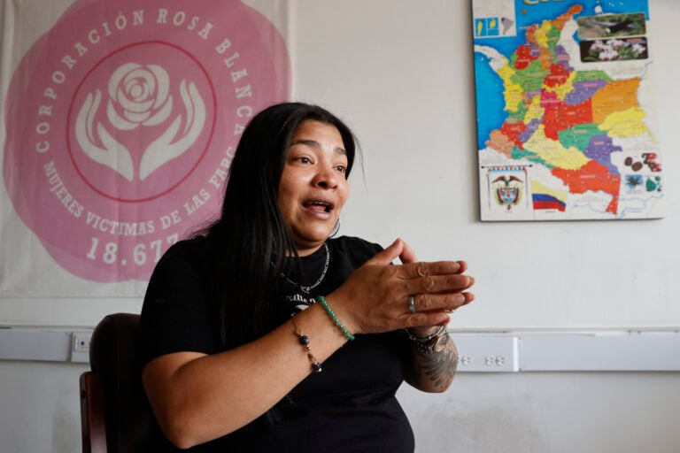 “Me cambiaron un parque de atracciones por un campo de batalla”: la historia de una niña soldado en Colombia que hoy lucha por la paz
