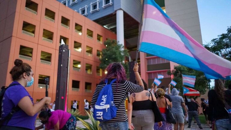 Histórico fallo federal permite a personas no binarias reflejar su identidad en certificados de nacimiento en Puerto Rico