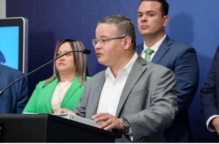 Disminuyen casos de influenza y VRS en Puerto Rico, aunque COVID-19 continúa con transmisión alta según titular de Salud