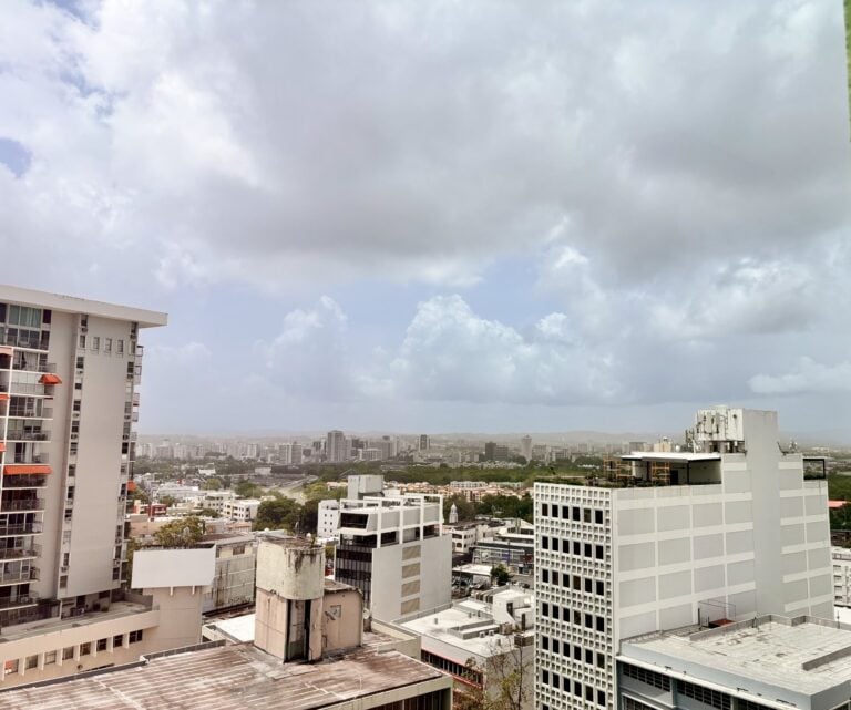 Continúan las Condiciones Brumosas, Ventosas y Lluviosas en Puerto Rico
