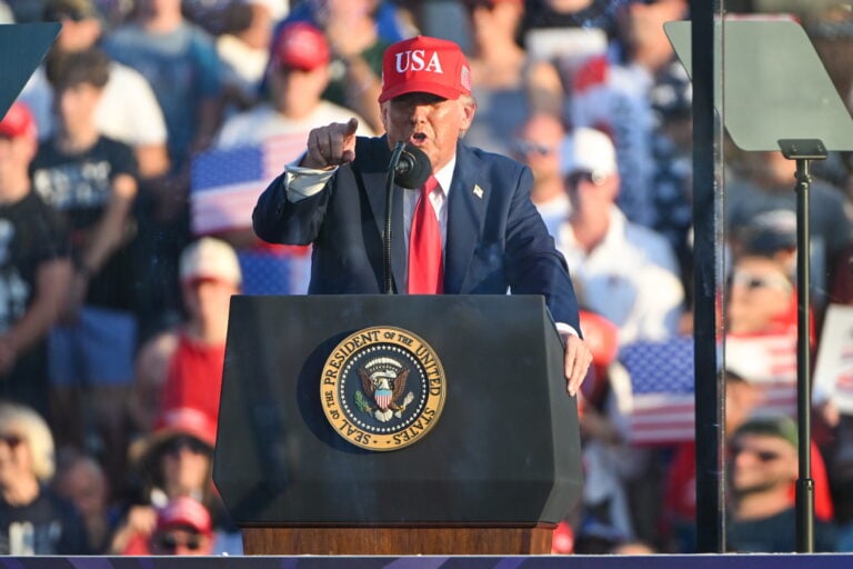 EE.UU. notificará nuevos aranceles a países sin pacto comercial, anuncia Trump