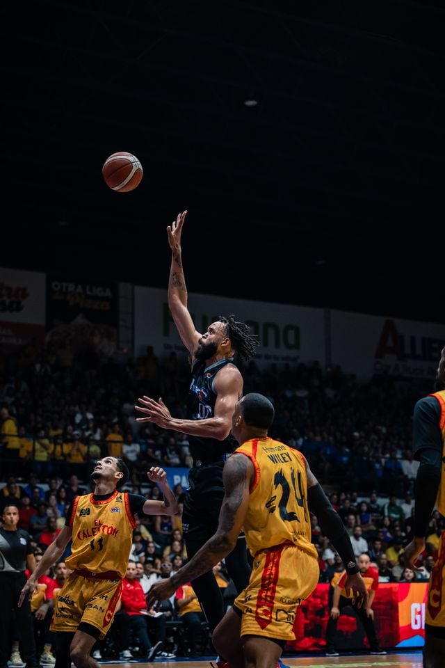Leones y Vaqueros se imponen en las semifinales del BSN