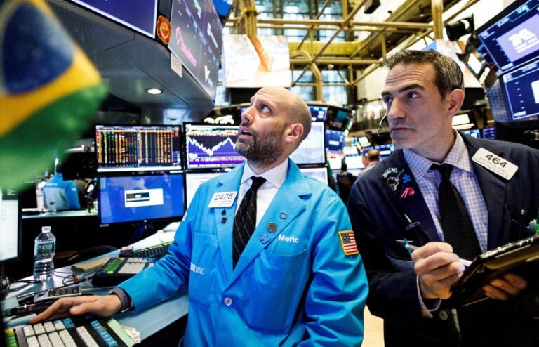 Wall Street abre en alza mientras crece la expectativa por resultados de las grandes tecnológicas