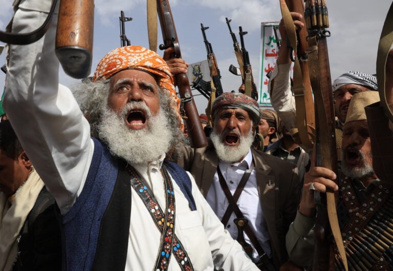 EE.UU. sanciona red financiera que apoya a los hutíes en Yemen con petróleo iraní