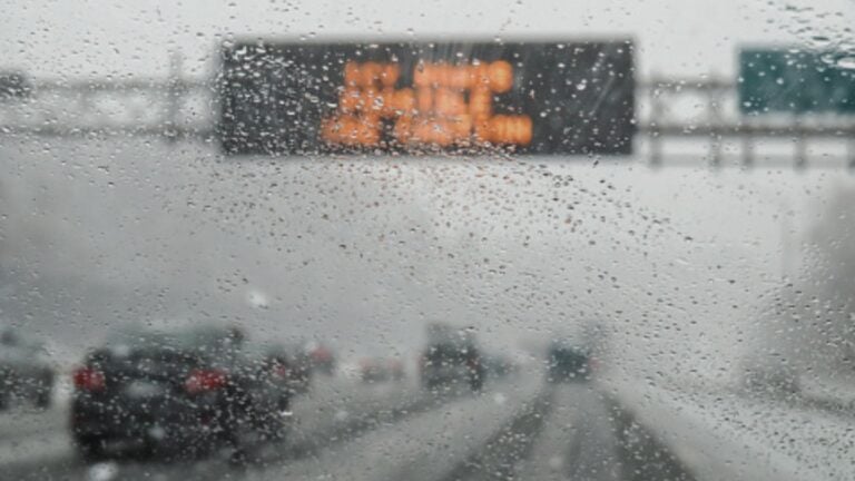 Jornada marcada por lluvias pasajeras, cielos brumosos y calor en descenso