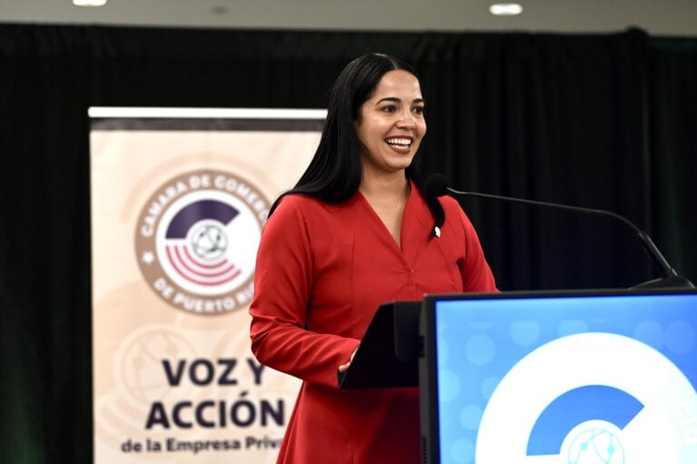 Margaret Ramírez Báez juramenta como presidenta de la Cámara de Comercio de Puerto Rico para el año 2025-2026