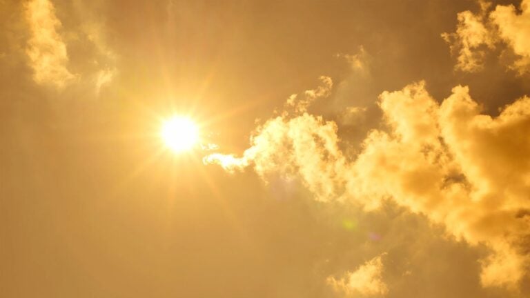 Advertencia de calor y polvo del Sahara activas para zonas costeras y urbanas