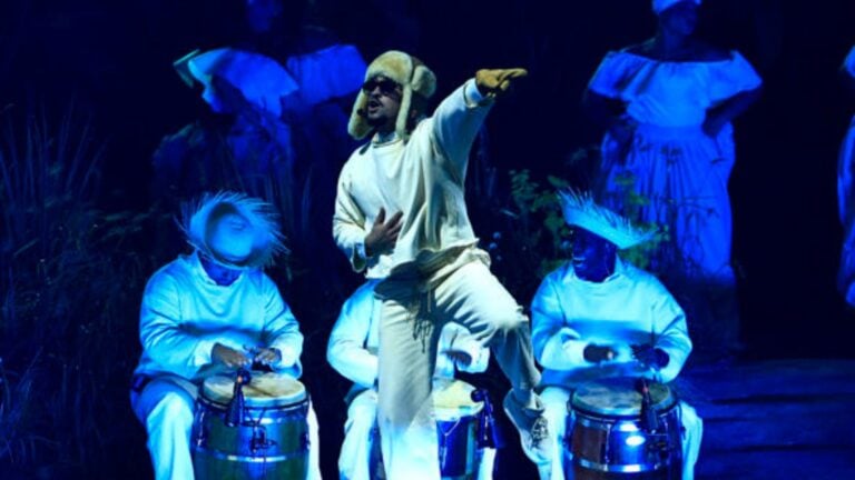 Bad Bunny y la empresa Vibee presentan en San Juan la experiencia inmersiva ‘Seguimo’ Aquí’