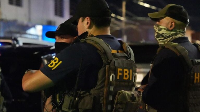 FBI ejecuta operativo contra el narcotráfico en San Germán