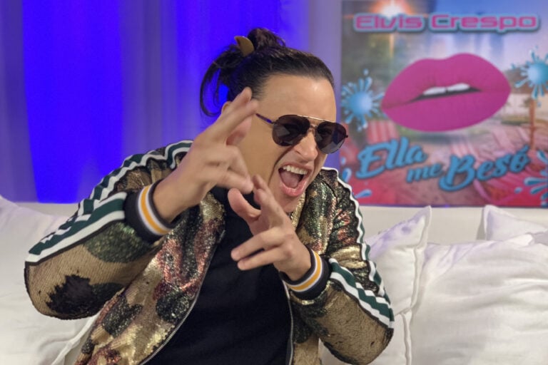 Entre fogones y tarimas: Elvis Crespo redescubre sus raíces en Top Chef VIP