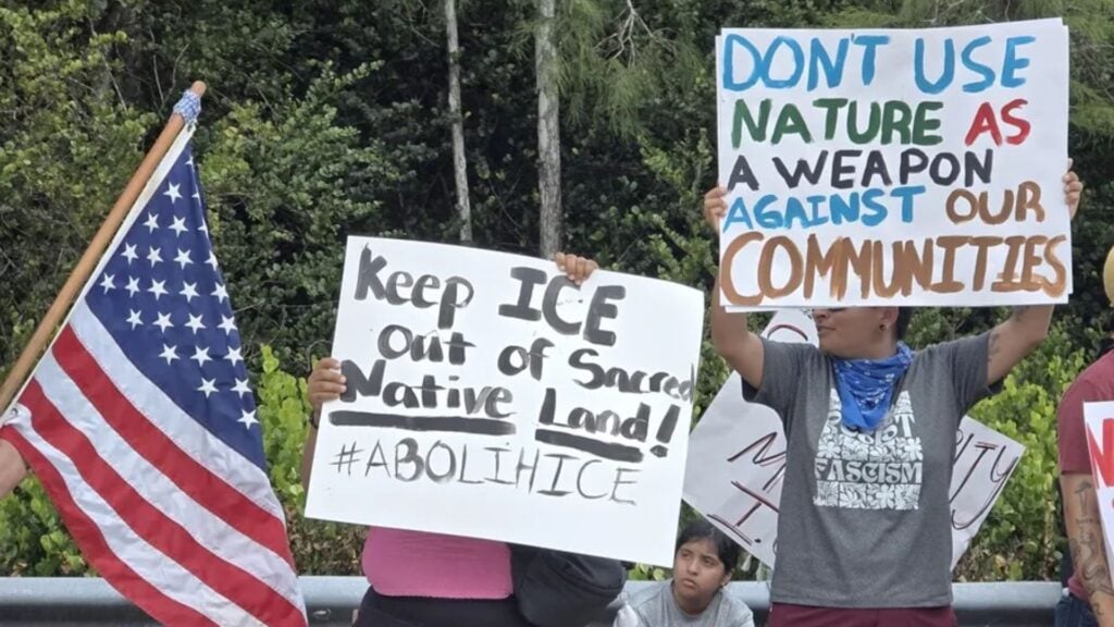 La historia se repite: nuevo centro migratorio recuerda abusos en carpas de Arpaio