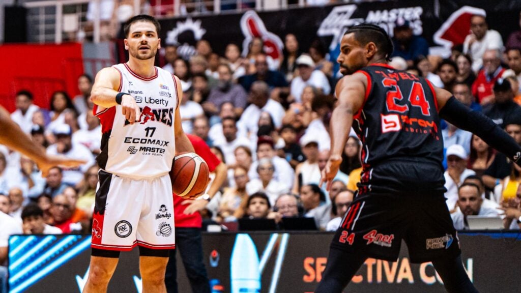 Leones rugen fuerte en casa y aseguran su pase a la serie final del BSN