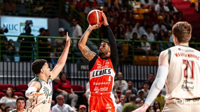 Leones rugen fuerte y toman la ventaja en la serie final de la Conferencia B