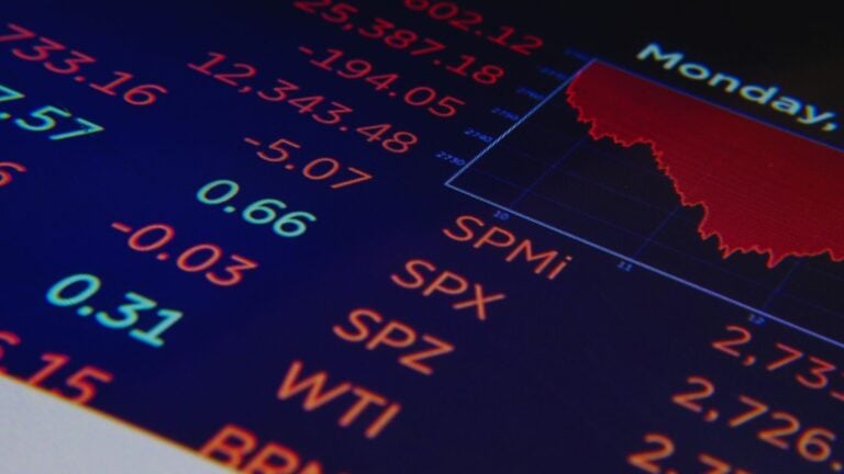 Trump desata nueva tormenta comercial, Wall Street lo siente de inmediato