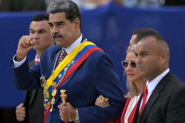 Policía de Venezuela expresa su lealtad a Maduro tras anuncio de recompensa de EE.UU.