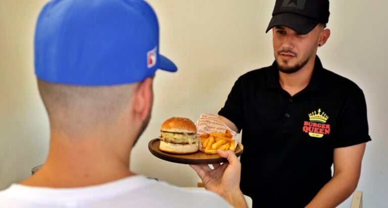 Starcafé y otras marcas inspiradas en cadenas de EE.UU. ganan popularidad en Cuba