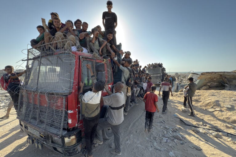 «Harina empapada de sangre»: Gaza arriesga la vida para sobrevivir bajo fuego israelí