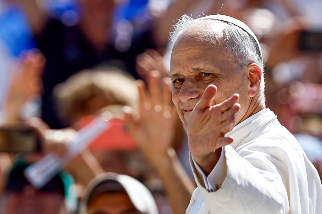 Papa León XIV llama a líderes mundiales a priorizar la paz y proteger a los más vulnerables