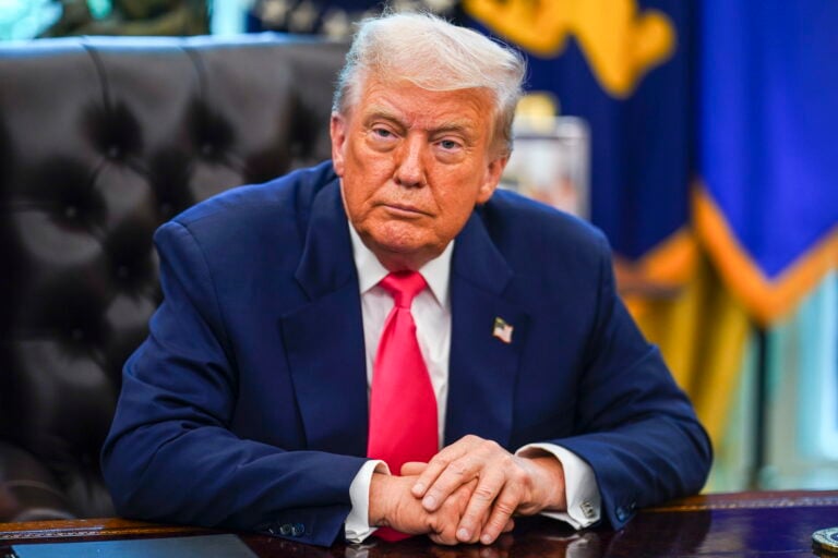 Trump anuncia orden ejecutiva para eliminar el voto por correo y las máquinas de votación en EE.UU.