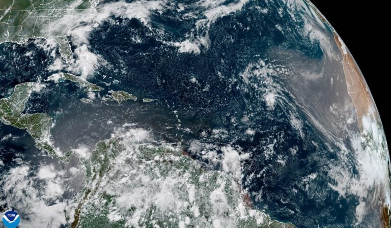NOAA pronostica más huracanes intensos en el Atlántico para lo que resta de la temporada
