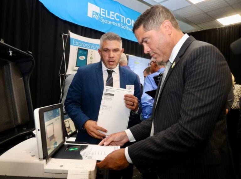 CEE evalúa nuevas tecnologías para el escrutinio electrónico en Puerto Rico