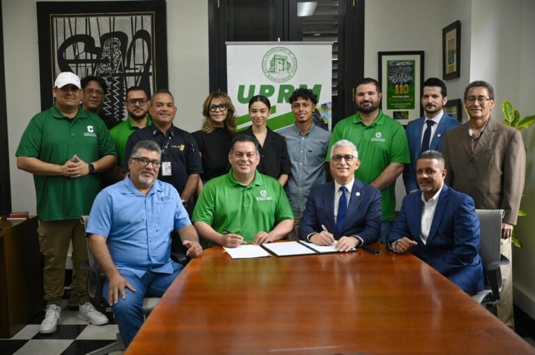 RUM y Municipio de Mayagüez firman acuerdo para impulsar formación en gestión pública