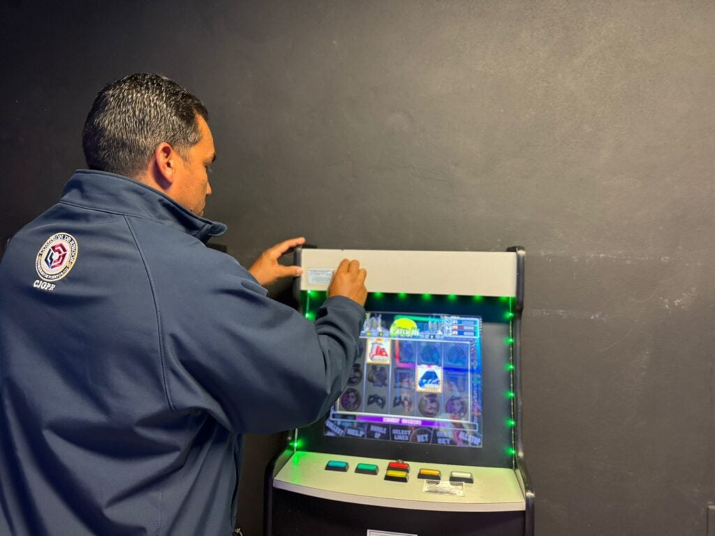 Comisión de Juegos impone $530,000 en multas por máquinas ilegales en Puerto Rico
