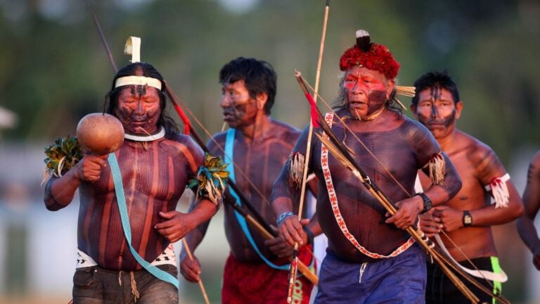Indígenas amazónicos denuncian falta de apoyo estatal en la defensa de la selva