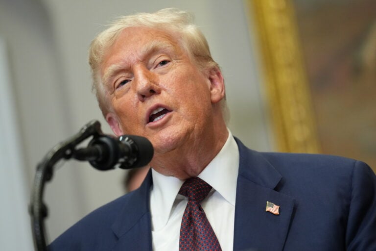 Trump ordena nuevo censo que excluya a inmigrantes indocumentados en medio de polémica por mapas electorales