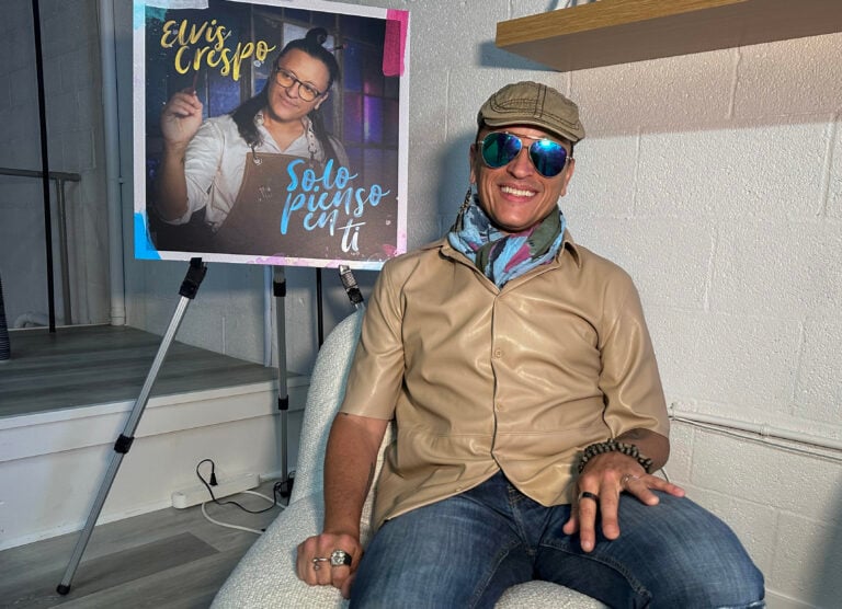 Elvis Crespo lleva su música a las bodegas con la ‘Gira de Bodega 2025: El Barrio Canta’