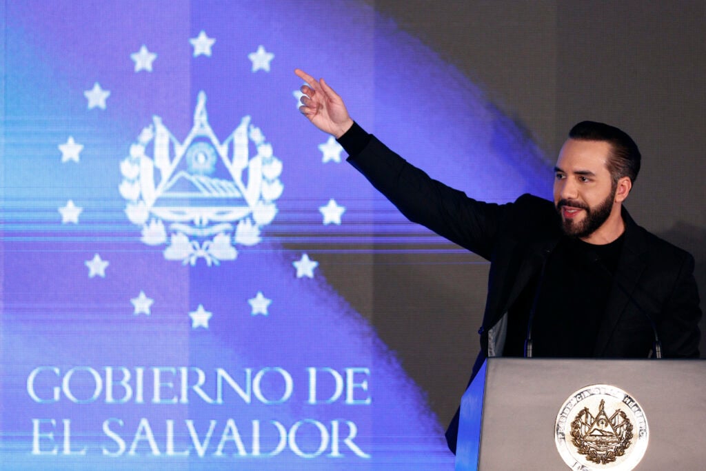Con mayoría legislativa, Bukele consolida poder con reforma para reelección indefinida