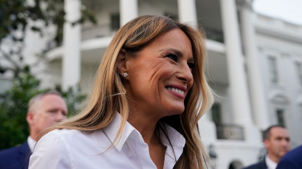 Melania Trump advierte con demanda de 1.000 millones por comentarios difamatorios