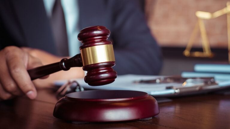 Exagente enfrentará sentencia por falsificar firma de alto mando policial