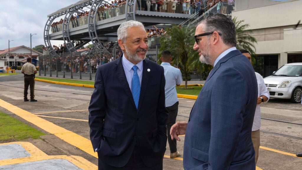 Polémica por “control chino” marca visita de Cruz al Canal de Panamá