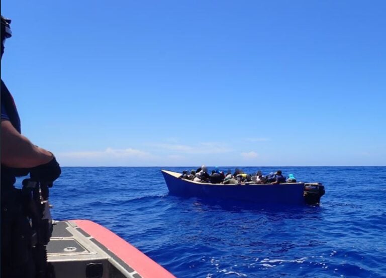 Guardia Costera repatria a 66 personas interceptadas en el Pasaje de la Mona