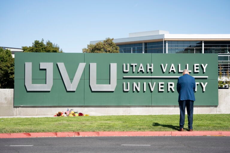 Un familiar entregó a Tyler Robinson, sospechoso del asesinato de Charlie Kirk en Utah
