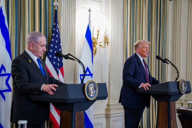 Trump presenta plan de 20 puntos para Gaza: alto el fuego, liberación de rehenes y gobierno de transición