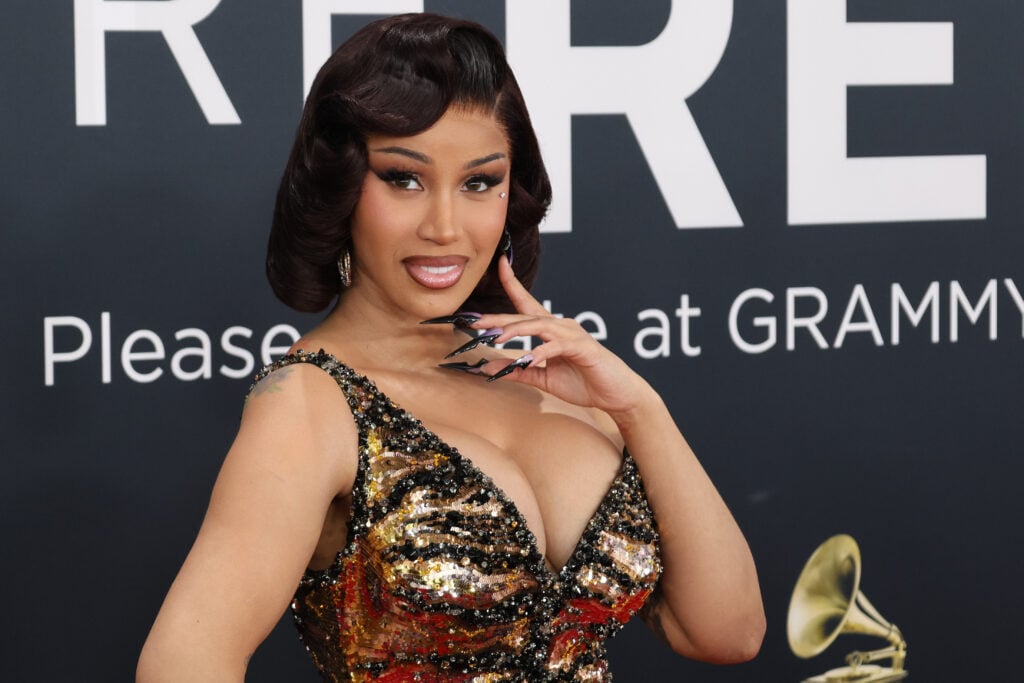 Juez de California desestima demanda millonaria contra Cardi B por presunta agresión
