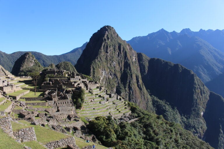 Machu Picchu en riesgo de perder su título de “Nueva Maravilla del Mundo” por turismo descontrolado y conflictos en Perú