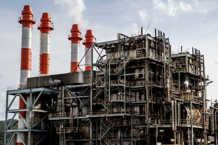 Tribunal valida multas de $25,000 diarios a Genera PR si incumple con proyecto energético